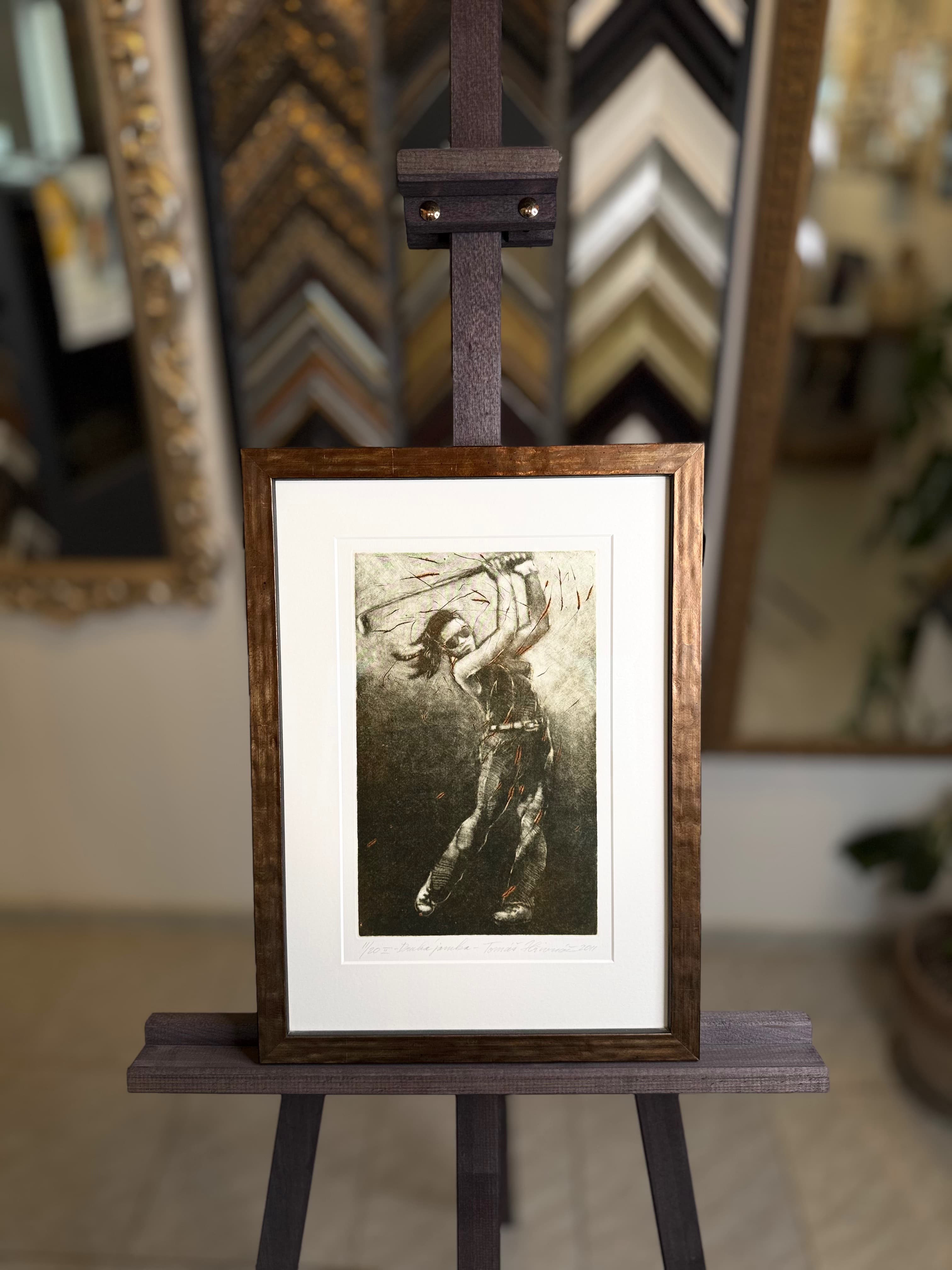 Figurální lept — Dřevěný rám, mořený ořech | Atelier Homolka